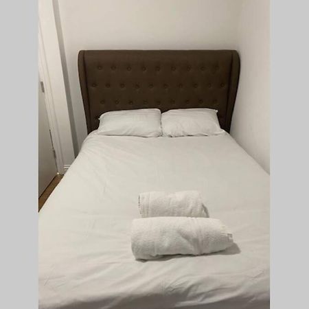 3 Bed Contemporary Crewe Apartment Екстериор снимка