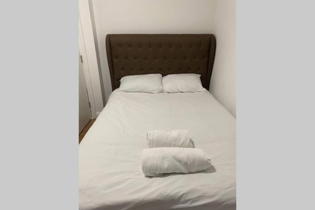 3 Bed Contemporary Crewe Apartment Екстериор снимка