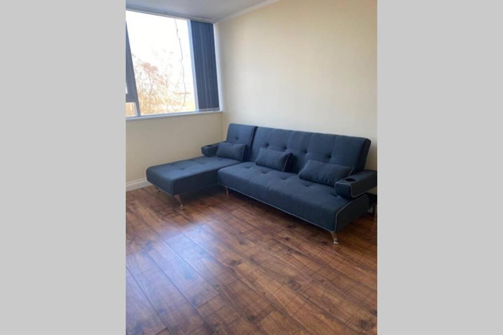 3 Bed Contemporary Crewe Apartment Екстериор снимка